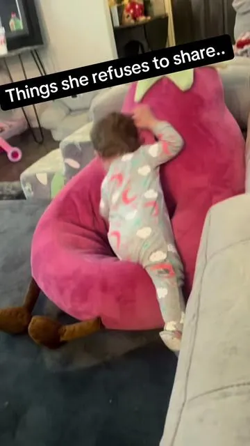 This memory foam chair will become your child’s new best friend!! Cute, comfy and cozy!! #sweetcrispymemoryfoamchair #kidchair #comfykidschair #kidfurniture
