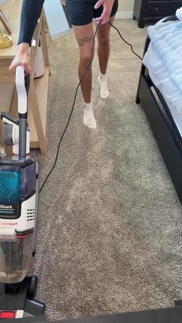 Just because you vacuum doesn’t mean your carpets are actually clean!! #shark #sharkcarpetxpert #carpetcleaning #vacuum #cleaning 