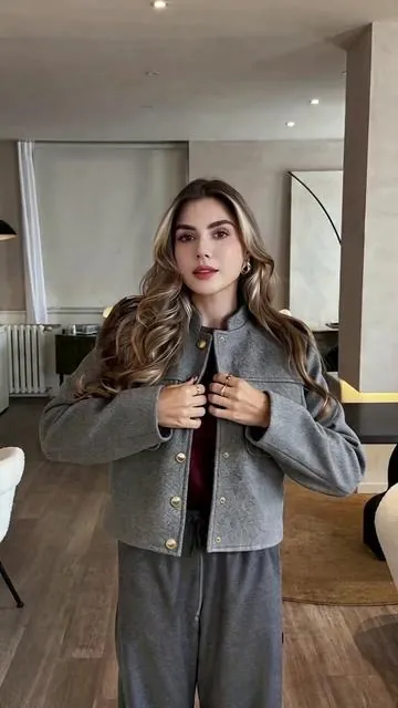 Chaqueta casual para mujeres con detalle de botones material tejido elegante tela gruesa diseño estampado aleatorio para otoño e invierno 