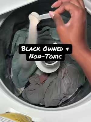 Cleans my clothes without the harmful ingredients! #pronouncelaundrypowderson #nontoxicliving #nontoxiclaundrydetergent #laundrydetergent #laundrytok