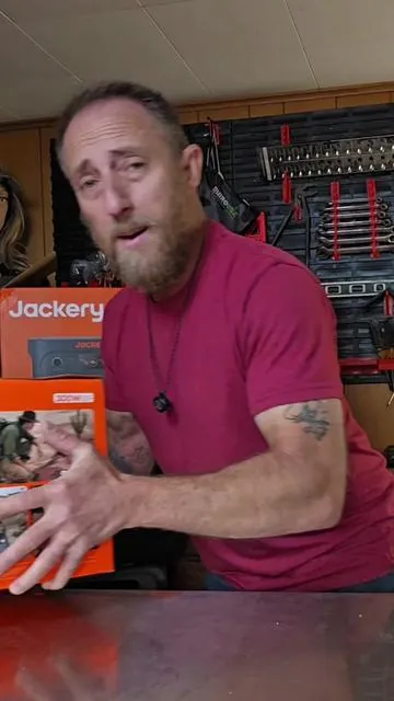 Jackery Explorer 300D power bank with 40w Foldable Solar Panel  #jackery #jackerysolargenerator #offgrid #powerbank #tiktokshopcreatorpicks 
