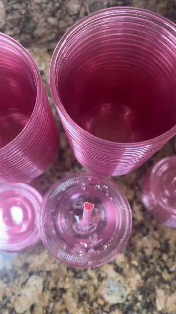 Pink cups 🩷 #cups #reuseablecups #heartstraws #cupsonthego #partycups 