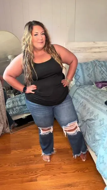 Tank top that has a built in bra but honestly it wasn’t enough support for myself so I did pair it with a bra. Synching on the side for a flattering look! Sixes M-6x! #tanktop #tank #tanktopstyle #plussize 