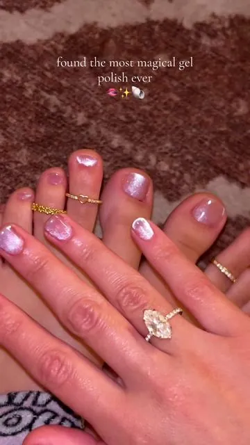 So whimsical ✨🤩toes are summer ready #gelpolish #cateyepolish #gaoygelpolish 