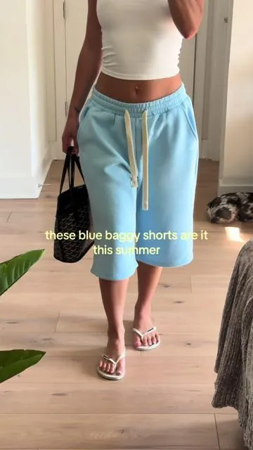 the color & fit on these baggy shorts is sooo good🤏🏽 wearing size M!  #baggyshorts #sweatshorts 