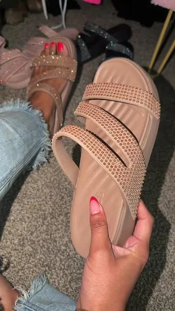 I keep grabbing these crocs getaway sandals before every summer trip 🌴 #Crocs #CrocsGetawaySandals #TravelSandals #DealsForYouDays #summervibes 