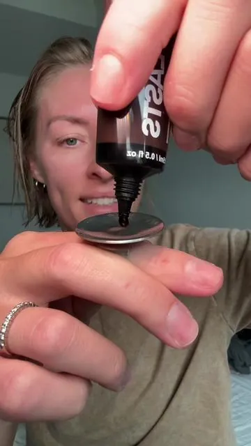This is much better than a men’s beard dye kit! #eyebrowtint #sacelady #glowup #summervibe #lowmaintenance 