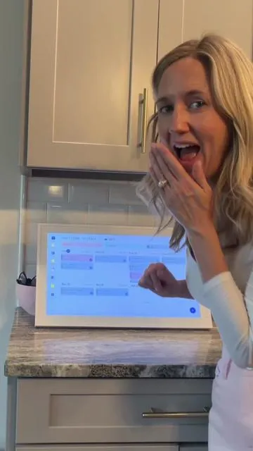Game changer for family organization. Sits on the counter or hangs on the wall #creatorsearchinsights #digitalcalendar #familyorganization #familycalendar 