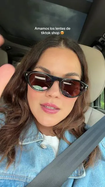 Estos lentes no le piden nada a los de diseñador, wow 😍 Les dejo el modelo exacto en el carrito naranja 🍊 