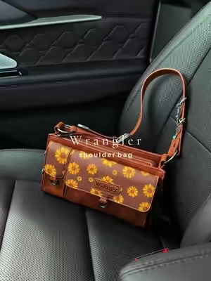 The cutest bag for this summer 🌼 @Rustic Charm Bootic #purse #pursetok #wranglerpurse #shoulderbag #leatherbag 