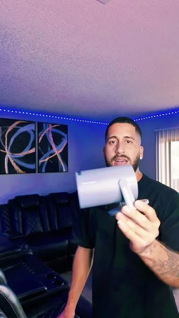 Se siente como un cine personal con la actualización. 🎥  #proyector #magcubicprojector #nochedecine #proyectorinteligente #tendencia