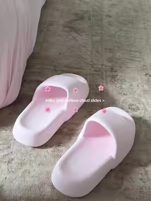 The pink is the move 😌🌸 #mellow #mellowslides #slides #cloudslides 