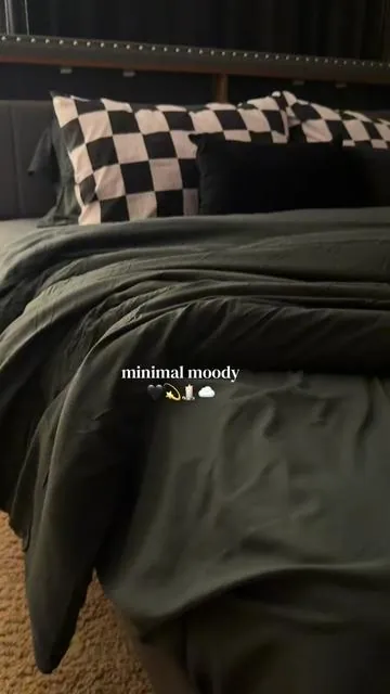 I can’t get enough of these 7 piece bedding sets @Melex Home  #moodyaesthetic #melexhome #bedding #roomdecor #moodyvibes 