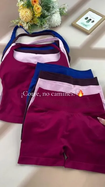 ¿Querías motivación para el gym? Aquí está 😍🔥 Este conjunto de dos piezas te va a snatchear de una forma que no esperabas. Halter top con soporte real, shorts de cintura alta que estilizan todo. ¡No esperes más! #parati #viral #moda #compras #tendencia 