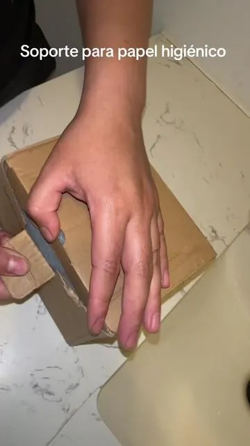 #soporte para papel higiénico con estante para tener bien organizado el papel higiénico en tu baño #tiktokshop 