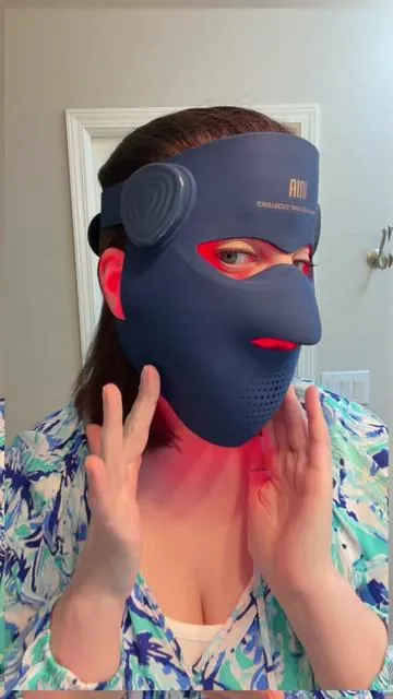 Trying to decide which LED mask is worth it? 👀 I upgraded to the INIA Glow 4D for the dual NIR wavelengths, better coverage, and flexible fit that hugs the jawline. ✨ Get you one! #INIA #LEDMask #RedLightTherapy #BeautyTech#tiktokmademebuyit 
