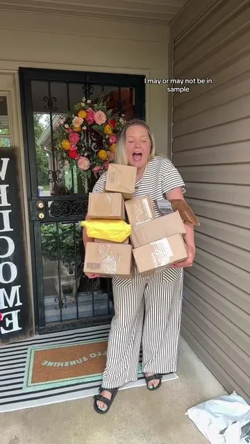 Put in the comments what your favorite thing I opened up was!⬇️⬇️⬇️⬇️⬇️⬇️ #tiktokshop #tiktokshopaffiliate #sampleheaven #ttshop 