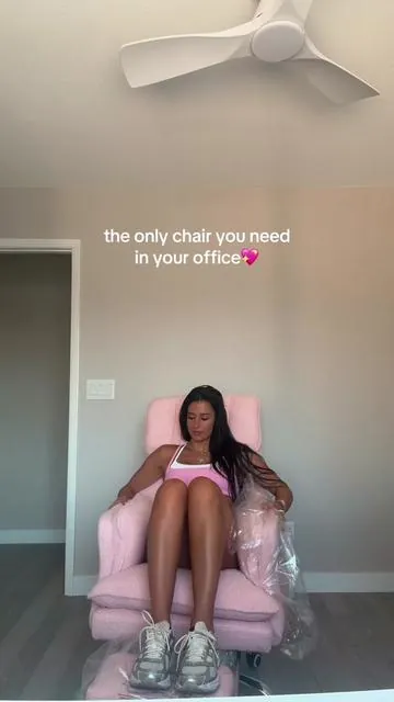 my favorite purchase recently😍🥳🪩 #deskchair #wfh #houseproject #office #forthegirls 