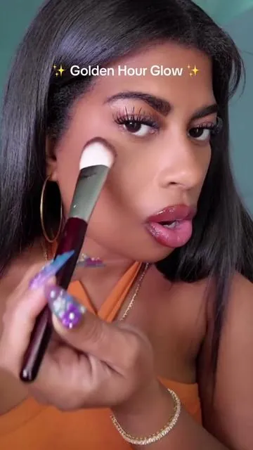Highlighter of my DREAMS!! #highlighter #blackownedbusiness #livetinted #dealsforyoudays #tiktokshopcosmetics @livetinted 