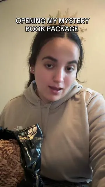 This was so fun 🤩 support this young entrepreneur!! #mysterybook #unboxingvideo #unboxing #booktok #thrillerbooks 