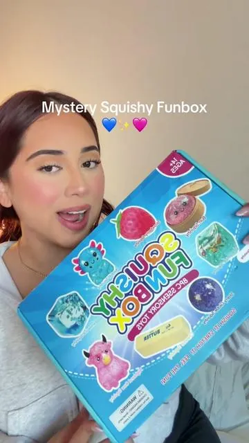 If you have been wanting to try these viral squishy’s for a while, the funbox is definitely worth it ✨💙 #mysterysquishy #squishy #squishyfunbox #mysterydumpling #stresstoy 