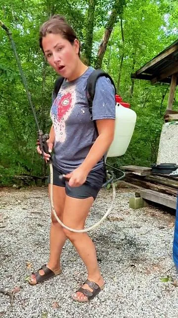 If you know, you know. Or maybe it’s just me. #backpacksprayer #sprayer #pumpsprayer #pressurewashing #lawnmaintenance 