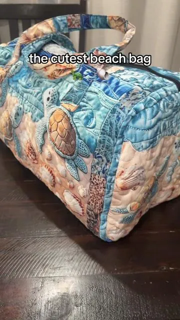 I am obsessed with this quilted sea turtle bag! #beach #turtle #beachvibes #saltlife #fashiontiktok 