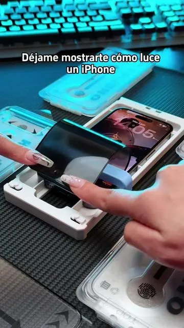 ¿Polvo? ¿Burbujas? ¿Rupturas? El protector de pantalla One Fish de tercera generación se encarga de todo.#iphone #onefish #screenprotector #tiktokmademebuyit #fyp 