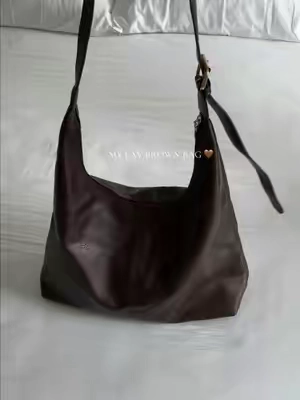 My everyday tote bag — cute, practical & super spacious 🤎 #totebag #workbag #officeaesthetic #tiktokshopcreatorpicks #dealsforyoudays 