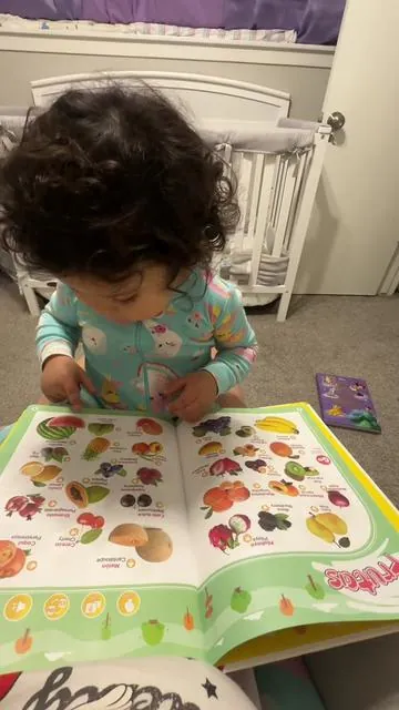 Es español y inglés más de 300 palabras y 13 temas 😍 #babybook #babytalking 