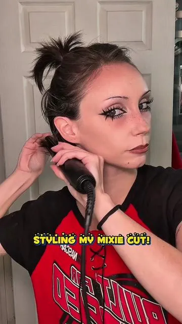 first attempt at a hairstyling tutorial with my new mixie cut!! it’s very new to me I’m sure I’ll get better but it’s so fun!! #shorthairstyles #shorthaircut #pixiecuthairstyle #hairstyling #pixiehair hairtutorials flippyhair shorthairgirls