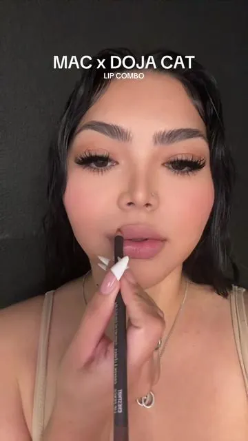 Chestnut Lip Liner with Honeylove Lipstick 👄 @MAC Cosmetics Doja Cat Lip Combo #lipcombo #maccosmetics #makeup #makeuptutorial 