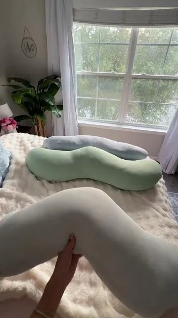 a side sleeper’s dream 💭  @Mellow Sleep  #sidesleeper #mellowsleep #bodypillow #bettersleep #sleeptok