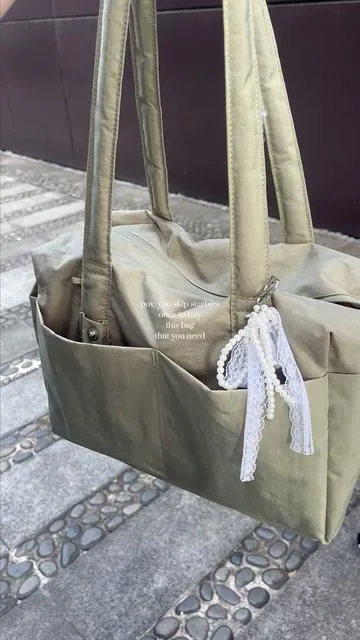Green puffer tote bag 🖤 #fyp #totebag #pufferbag #puffytotebag #bagrecos
