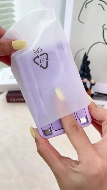 TikTok made this power bank way too cheap!👀🤯🔥 #DealsforYouDays#TikTokShopDealsforYouDays #fyp #wirelesscharging #magneticpowerbank 