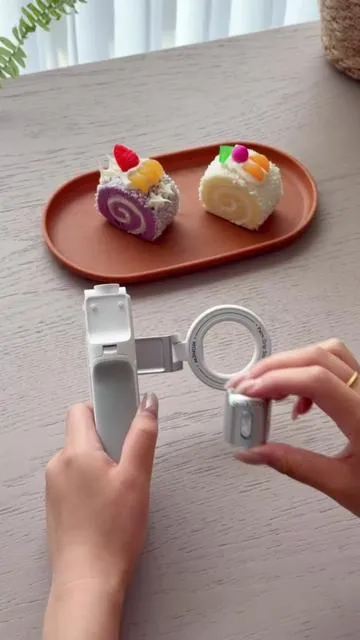 Awesome camera grip! Magnet phone + fill light for great shots. Buttons adjust modes & zoom, extendable stand, Bluetooth remote, easy storage. #PhoneGrip #VlogGear #SelfieTool