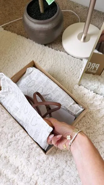 brand new from @Project Cloud Shoes ! The cutest strappy sandals ✨🤎 #projectcloud #projectcloudnewarrivals #strappysandals #womenssandals #dealsforyoudays 