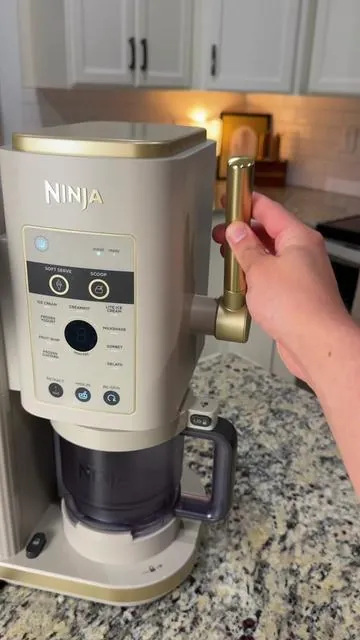 The soft serve on this thing…🤤🍦 #n#ninjacreamii#icecreammakers#softserveh#homemadeicecreamninjacreamiswirl 