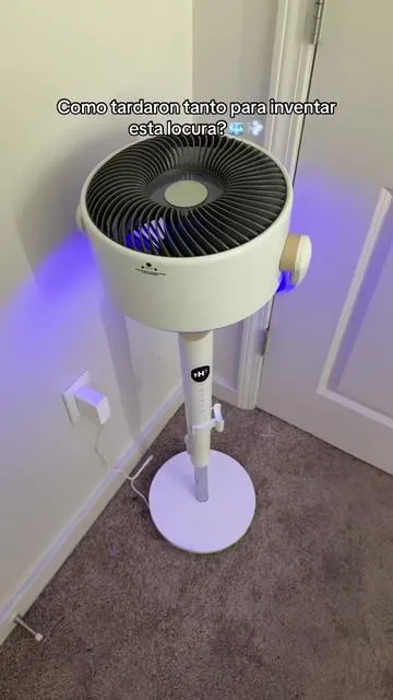 Este ventilador de Dreo no tiene competencia. Oscilación en todas direcciones, control por voz con Alexa, luces RGB, y lo más importante: silencioso de verdad. Para el cuarto, la sala, donde lo pongas. El calor ya llegó y esto lo cambia todo. @Dreohome #DREO #TurboPoly #DREOFan #DREOMagicSummer
