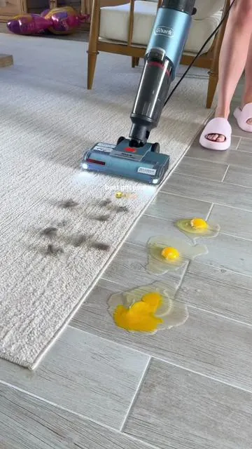 my new present just made mom life so much easier 😭 and my husband now loves it too 😆🙌🏻 #sharkhydrovac #sharkvacuum #sharkwetdryvac #giftformom #cleanhome 