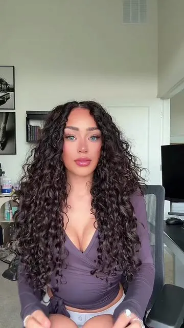 Never shutting up about these #curlyclipins #curlyextensions #curlyhair 