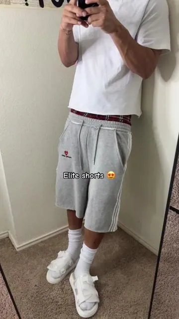These are a must #shorts #baggyshorts #fashiontiktok #streetwear #outfitinspo 