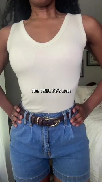 The 90’s are back baby! 120lbs, 5’8”, wearing the xs! #jeanshorts #90sfashion #denimshorts #momshorts #momjeans 