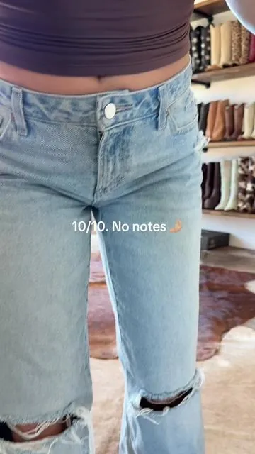 Finding ripped jeans that actually look cute and not completely shredded should not be this hard. @pacsun understood the assignment 😮‍💨