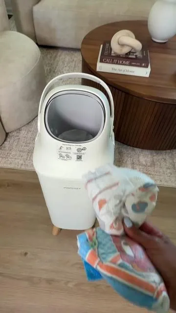 Al fin un zafacón para pañales que no necesita bolsas especiales #babymusthaves #newmom 