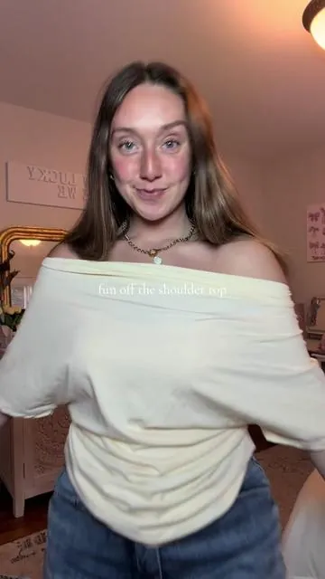 how cutie is this top!?!? loveeeee #tiktokshopcreatorpicks #cutetops #summerfashion #summerootd #offtheshoulder 