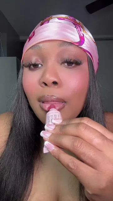 Glazed donut>>🤏🏽😍🫦✨#trulylipgloss #trulybeauty #tiktokshopsummerturnup #dealsforyoudays #tiktokshopcreatorpicks 