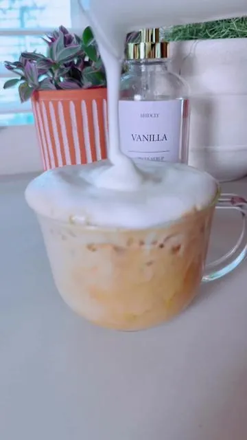 No more holding the hand mixer to make your frothed milk or cold foam ☕️  @Keurig  #milkfrother #coldfoam #coffee #dealsforyoudays #SummerVibes 