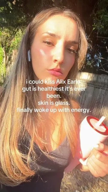 when the baddie that eats whatever and still looks like that speaks, we listen #alixearle #liquidgold #colostrum #bloatingtips #glassskin 