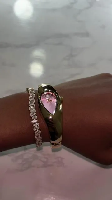 #goldwatch #goldjewelry #daintyjewelry #womenjewelry #diamondbracelet 